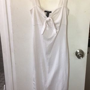 This is a Forever 21 dress this forever 21 dress is a size medium